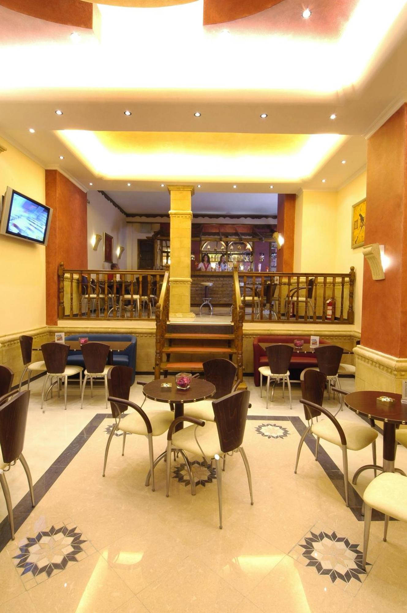 Argo Hotel Пирей Экстерьер фото