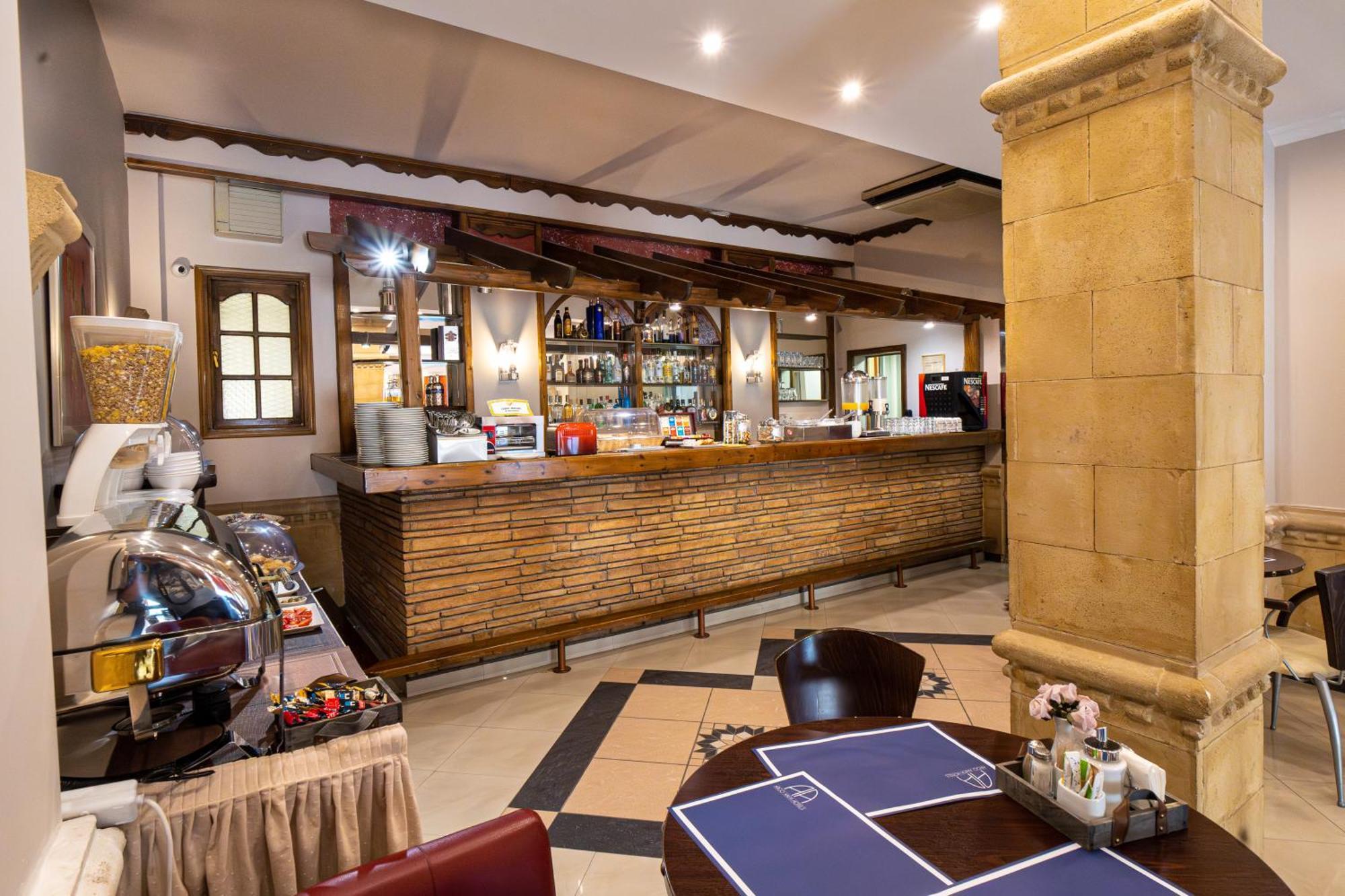 Argo Hotel Пирей Экстерьер фото