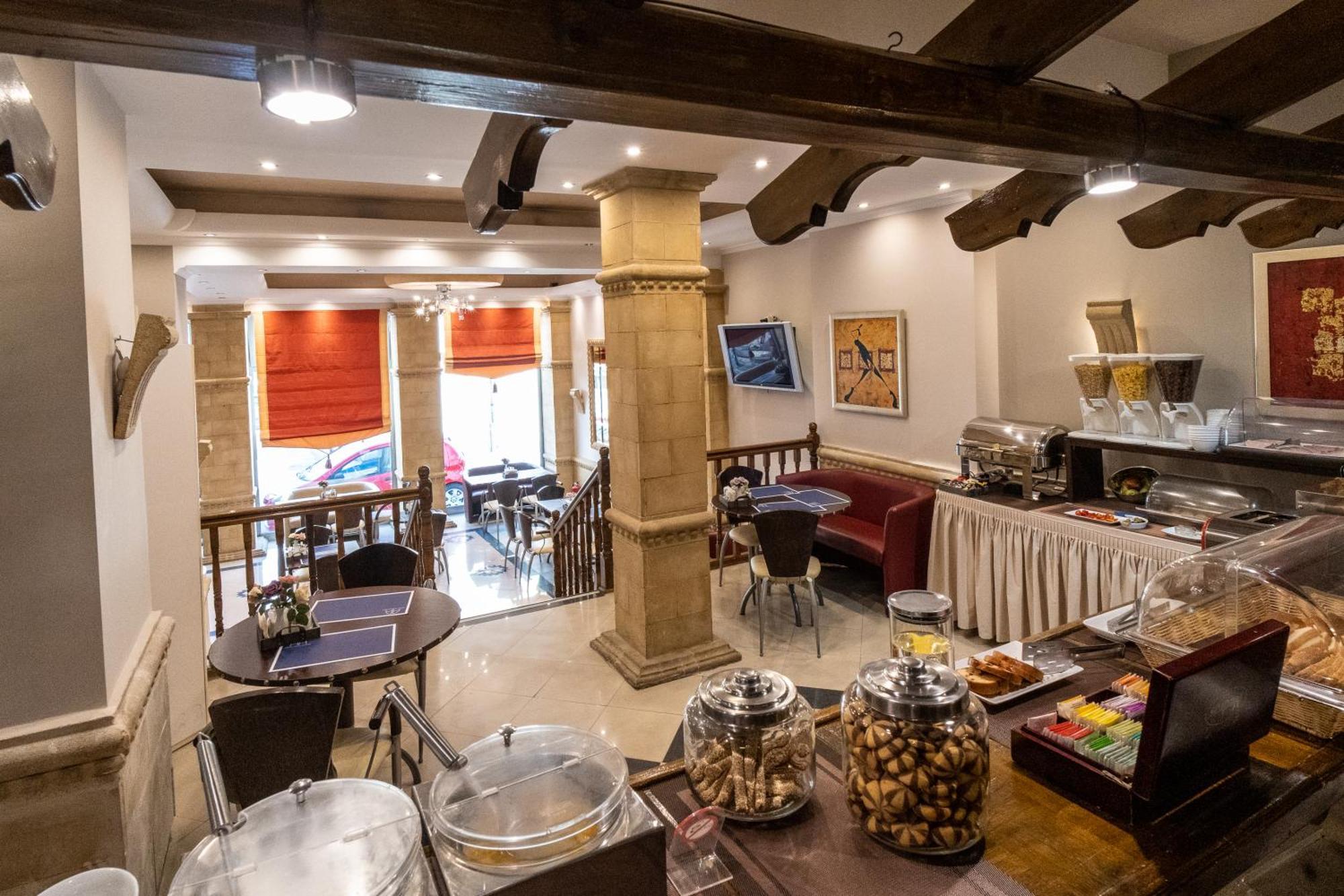 Argo Hotel Пирей Экстерьер фото