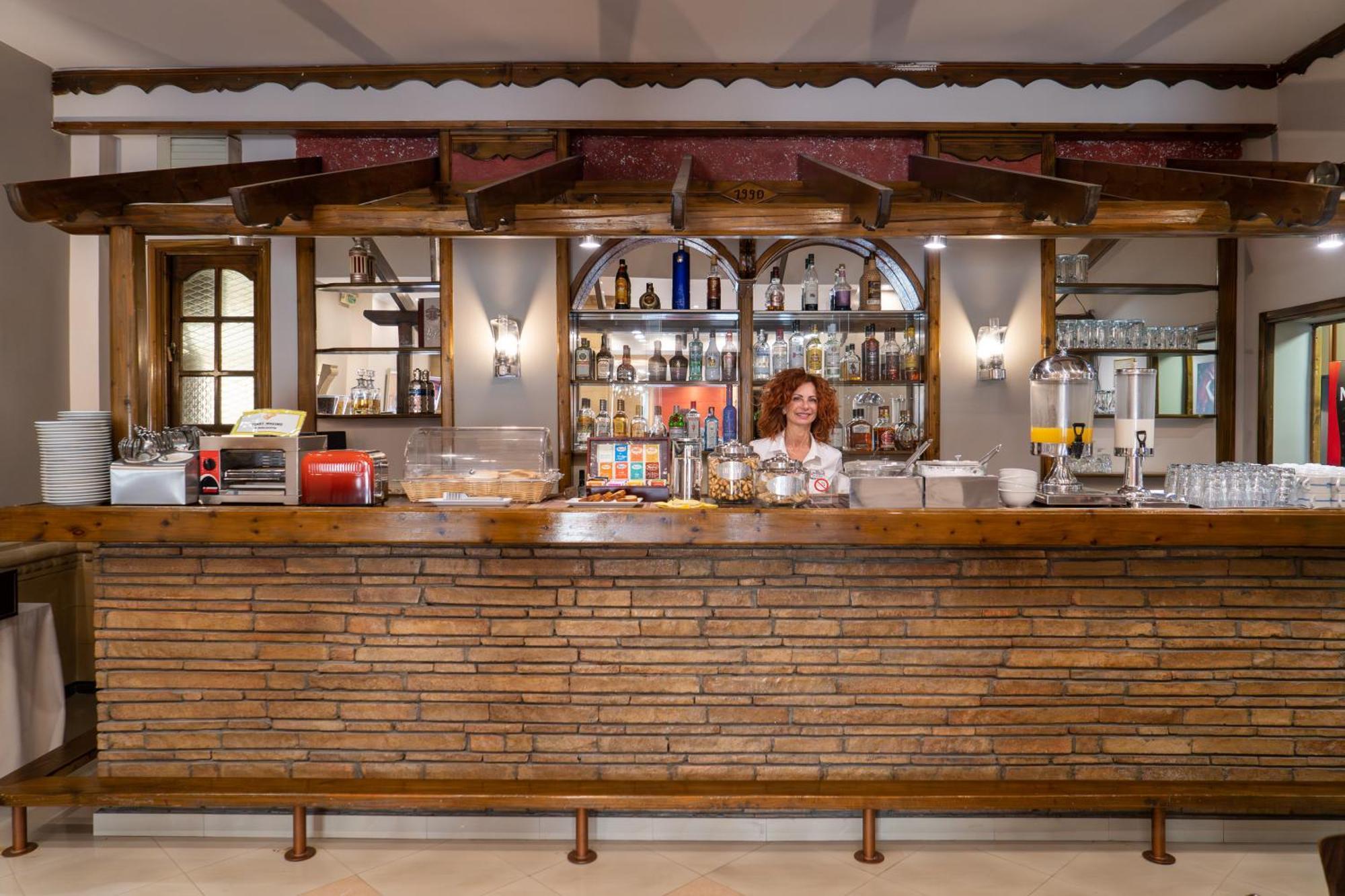 Argo Hotel Пирей Экстерьер фото